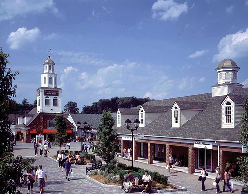 Woodbury Commons Outlet Shopping, NY